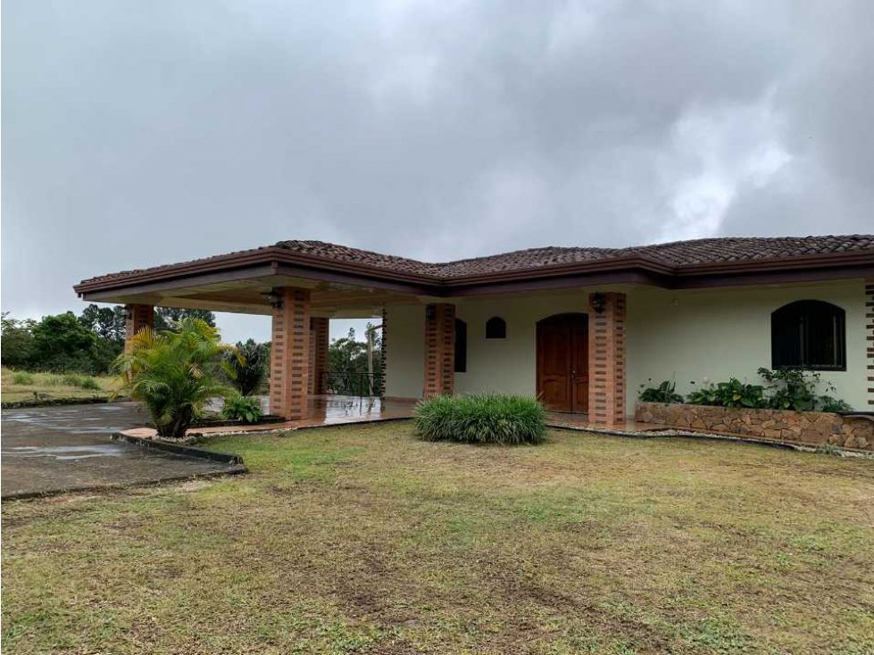 VENDO CASA AMOBLADA DE MONTAÑA EN BOQUETE - 1