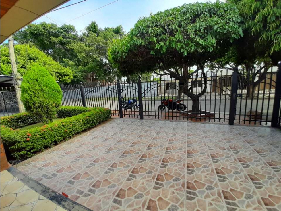 VENDO CASA AMPLIA BARRIO LAS DELICIAS - 3