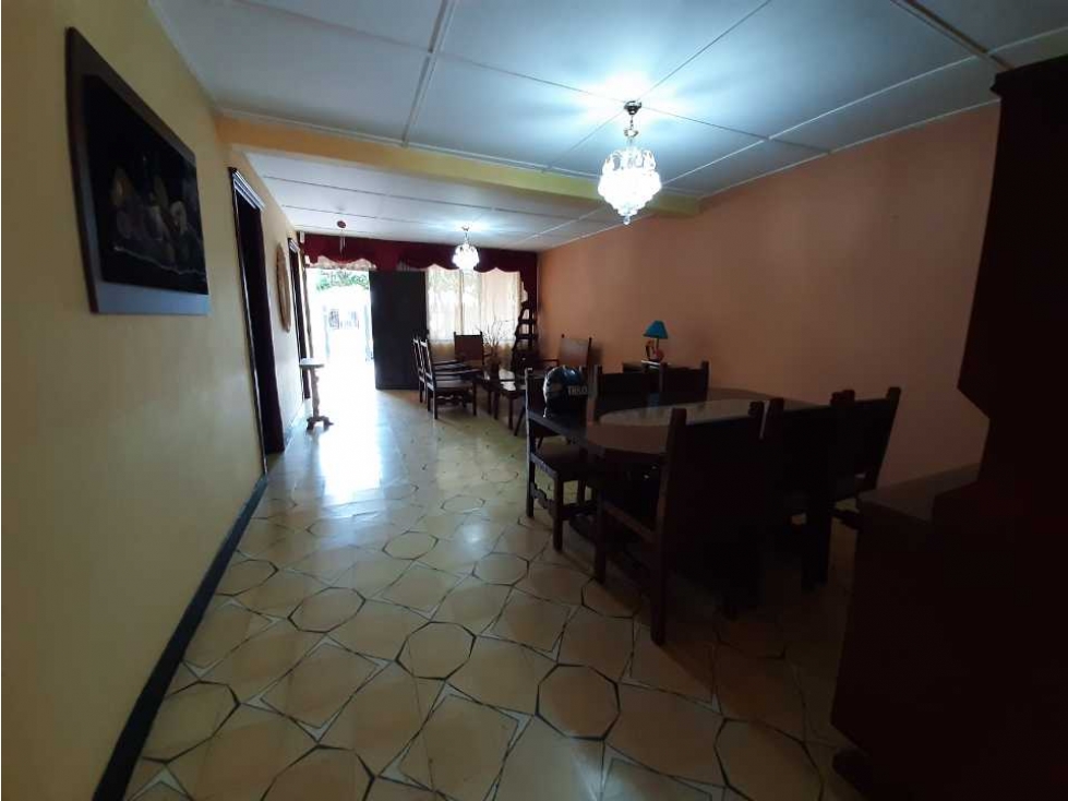 VENDO CASA AMPLIA BARRIO LAS DELICIAS - 5