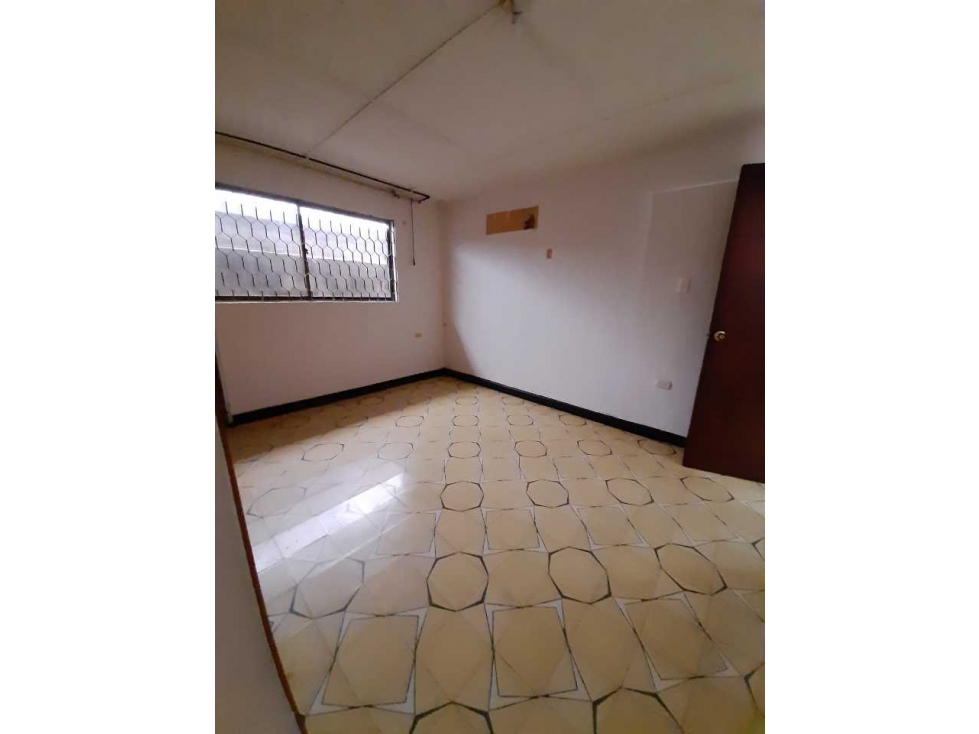 VENDO CASA AMPLIA BARRIO LAS DELICIAS - 6