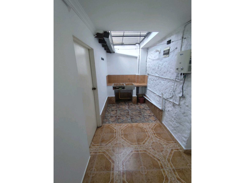 VENDO CASA AMPLIA SEGUNDO PISO CABAÑAS PARTE BAJA — foto 2
