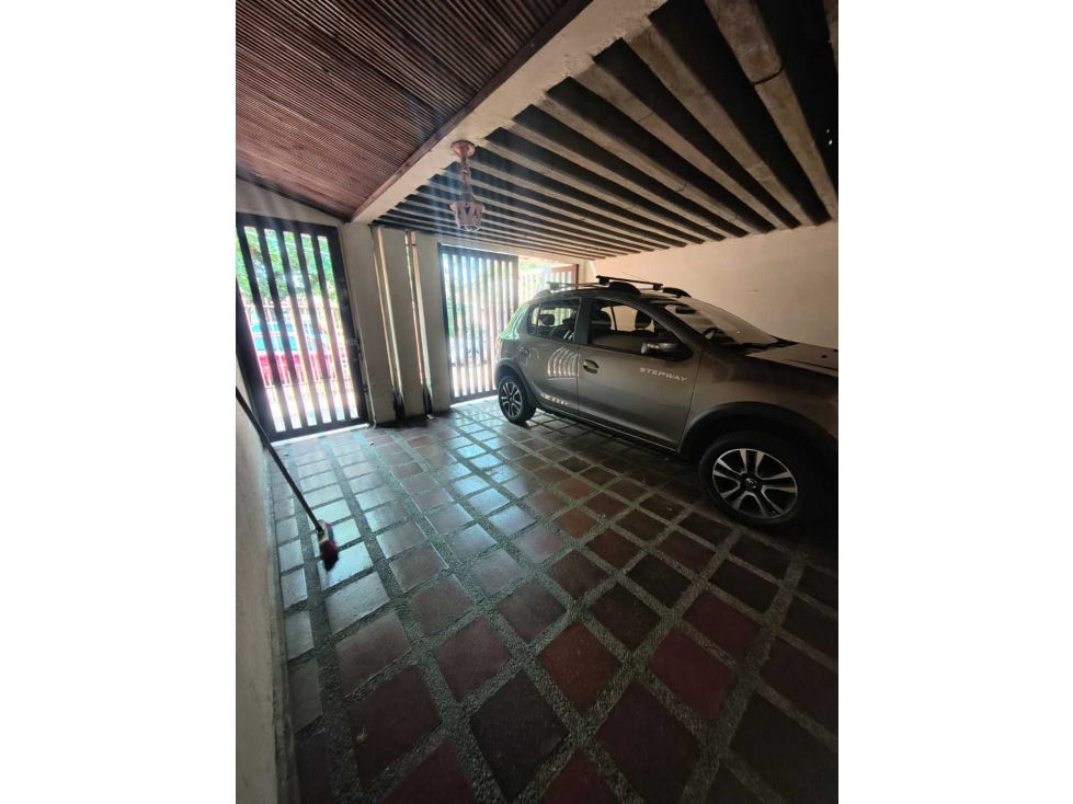 VENDO CASA AMPLIA UNIFAMILIAR PARA REMODELAR NORTE B/ VIPASA(12x25m²) - 2