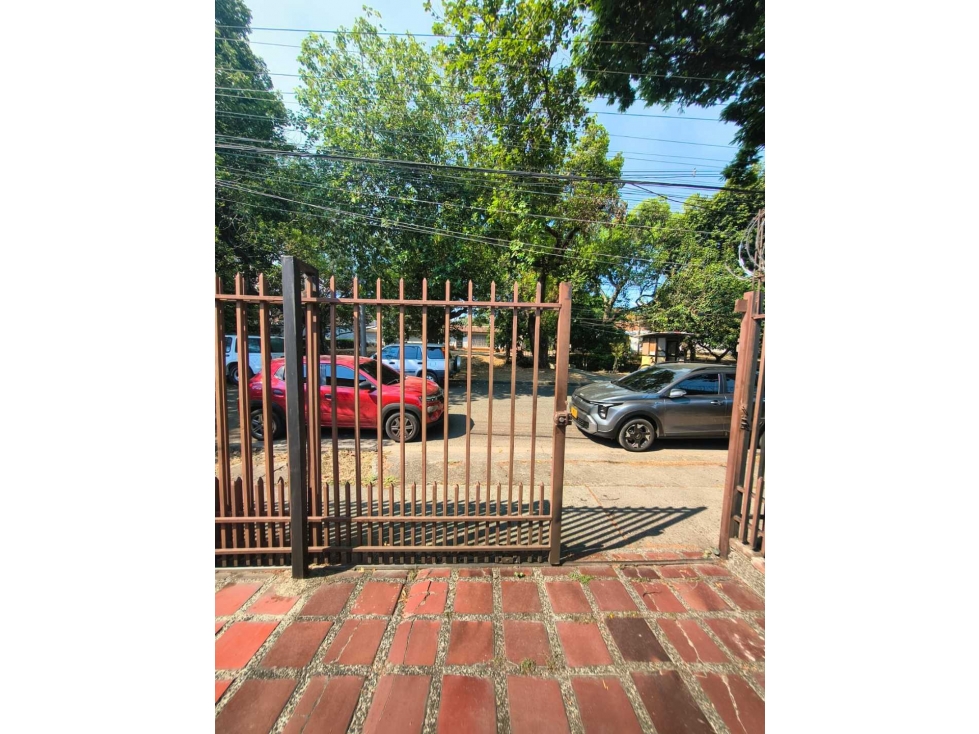 VENDO CASA AMPLIA UNIFAMILIAR PARA REMODELAR NORTE B/ VIPASA(12x25m²) - 3