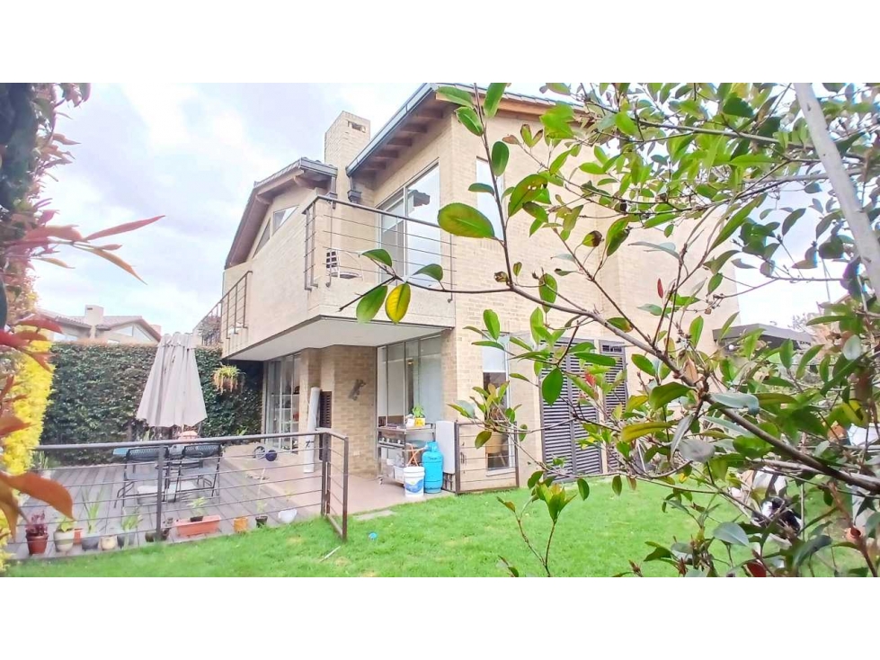 VENDO CASA BIFAMILIAR DE DOS NIVELES EN CAJICA