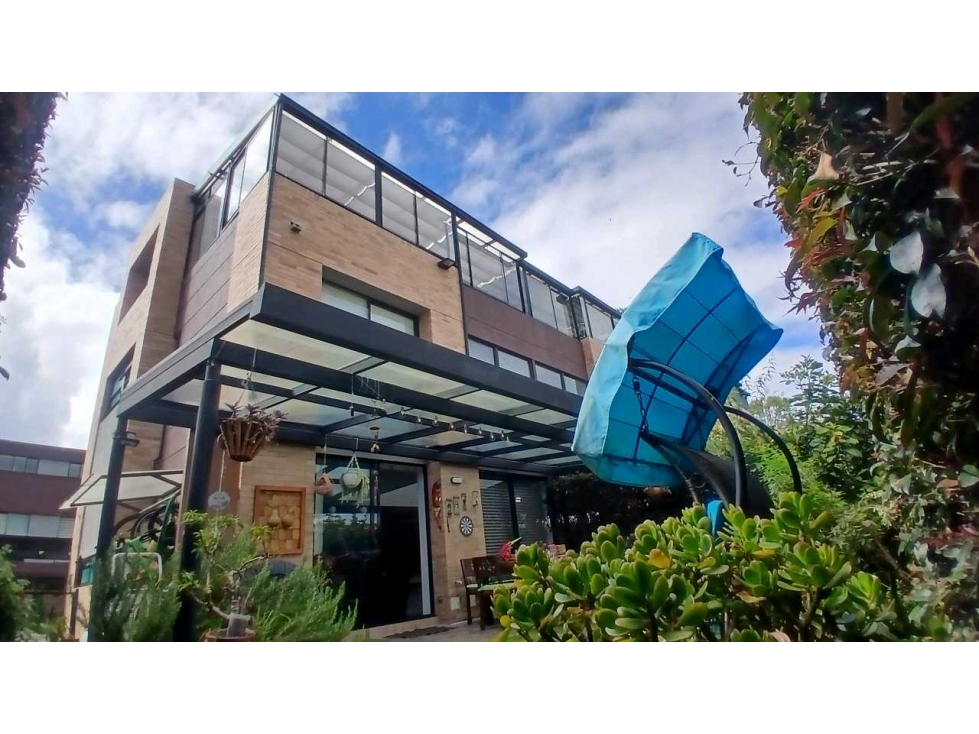 VENDO CASA CAMPESTRE BIFAMILIAR CON CLUD HAUSE EN CAJICA