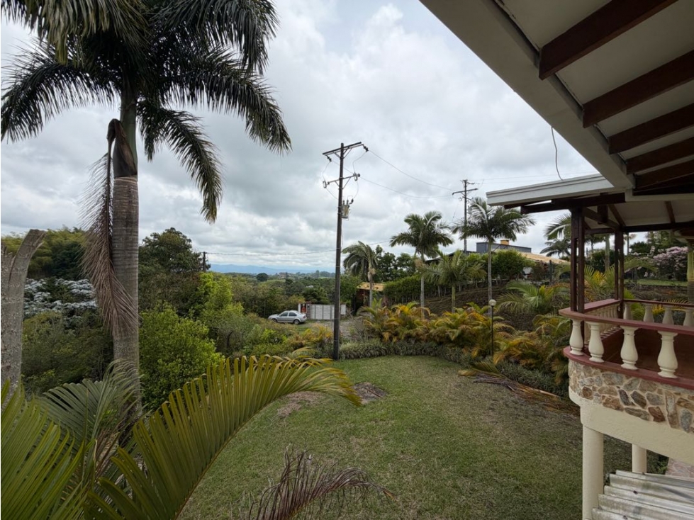 Vendo Casa campestre con amplio lote en la Condina Pereira