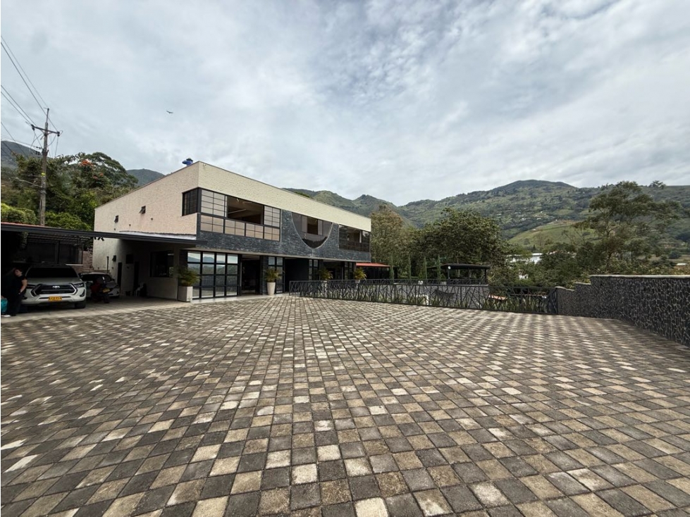 Vendo casa campestre en Copacabana 10 Alcobas, piscina, caballerizas — foto 3