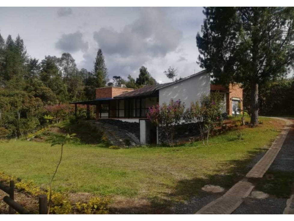 VENDO CASA CAMPESTRE EN EL ALTO DE PALMAS