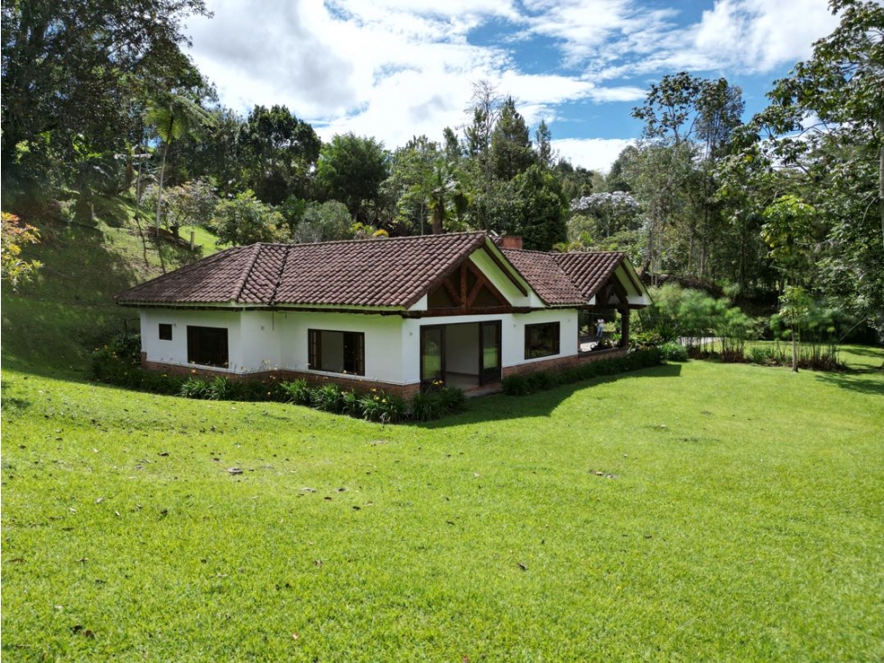 Vendo casa campestre en el Retiro por la Glorieta La Fe