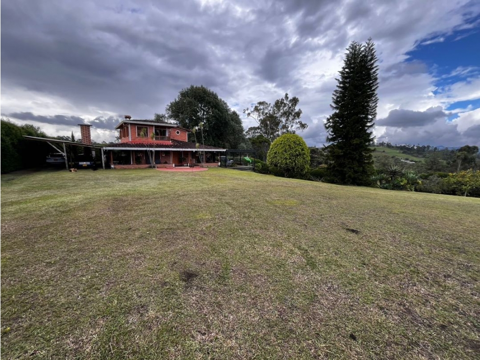 Vendo casa campestre en la vía Rionegro - El Carmen independiente