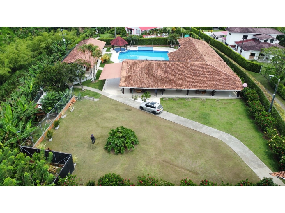 VENDO CASA CAMPESTRE EN LA VÍA ALCALA