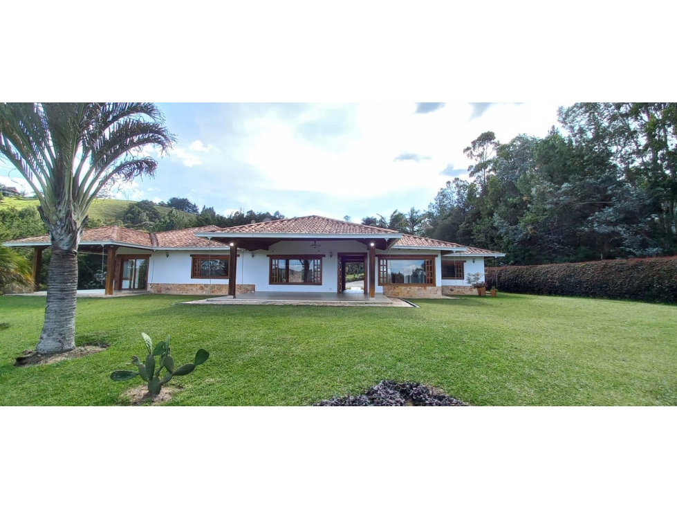 Vendo casa campestre en Llano Grande con Casa de Mayordomo independien