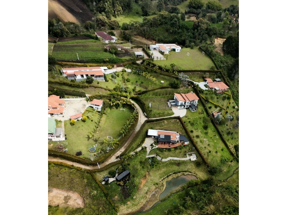 Vendo casa campestre en Marinilla, con lago privado y se recibe — foto 3