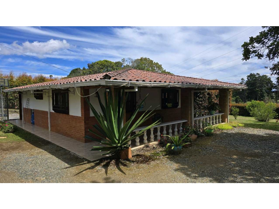 VENDO CASA CAMPESTRE EN SANTA ELENA ANTIOQUIA