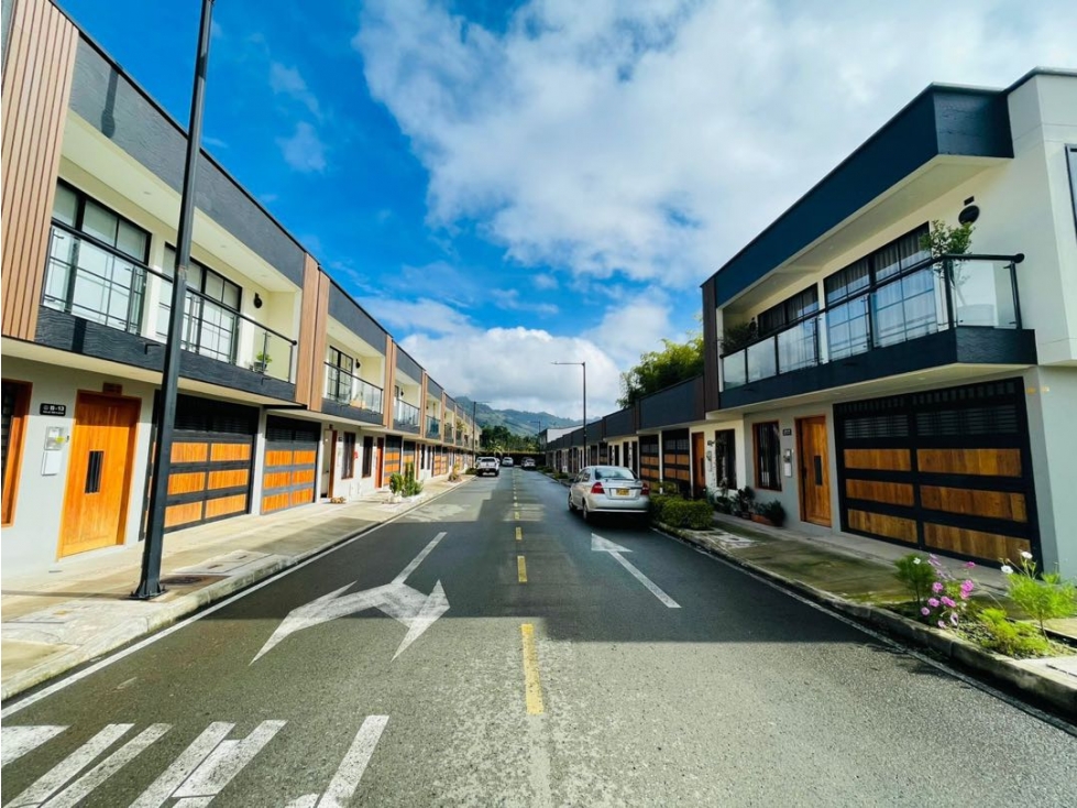 VENDO CASA CAMPESTRE EN UNIDAD ABIERTA - LA CEJA ANTIOQUIA