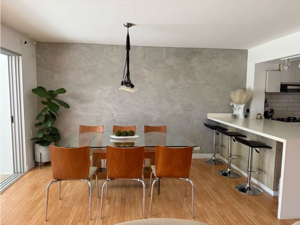 Vendo casa cerca al Tesoro, 3 habitaciones, cuarto de servicio 220 m2
