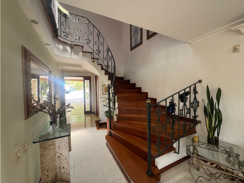 VENDO CASA CERCA TESORO PARA REFORMAR