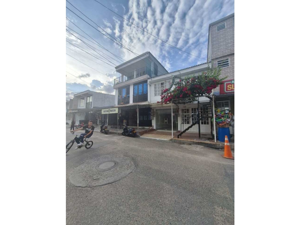 Vendo Casa Comercial, av Principal Barrio La Rosita Villavicencio - 3