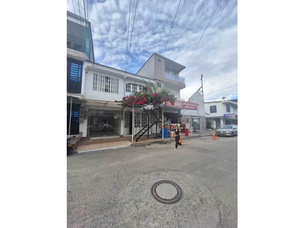 Vendo Casa Comercial, av Principal Barrio La Rosita Villavicencio - 4