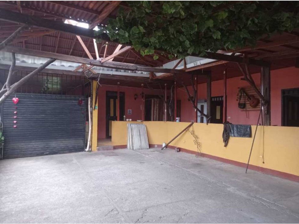 Vendo casa comercial con lote sobre vía principal la Florida