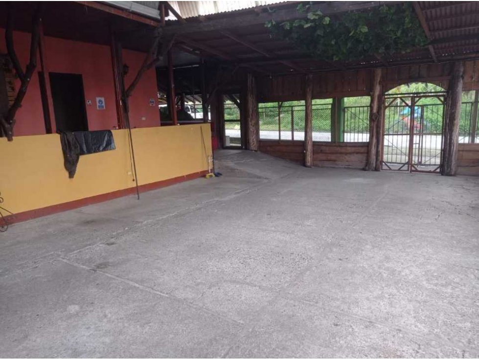 Vendo casa comercial con lote sobre vía principal la Florida — foto 4