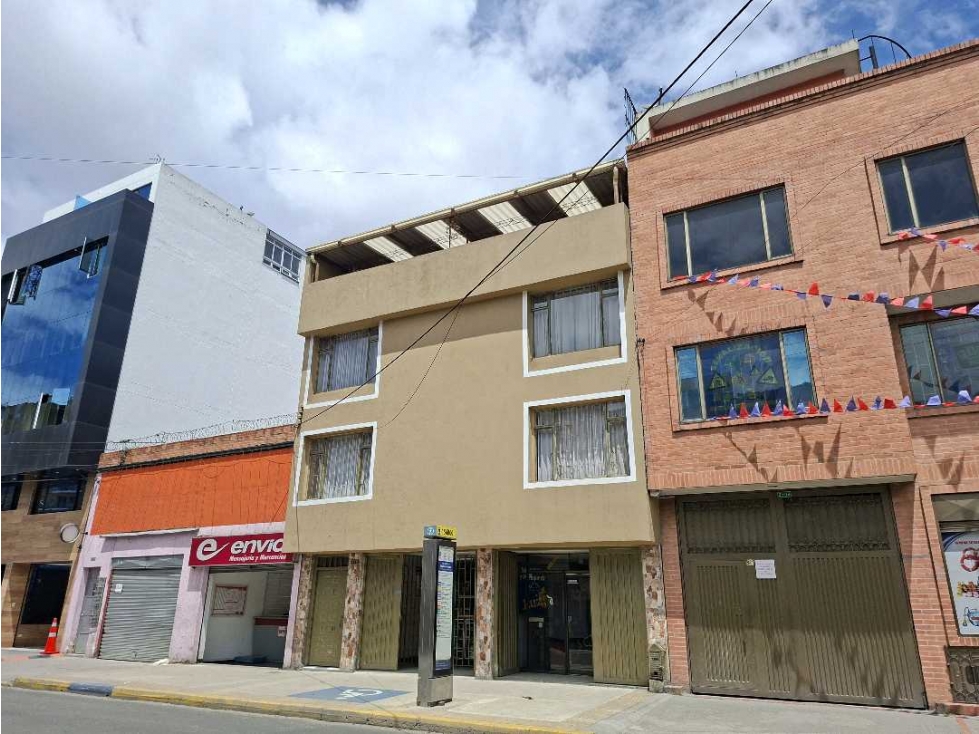 VENDO CASA COMERCIAL SOBRE LA KRA 24 CON 3RA BOGOTA