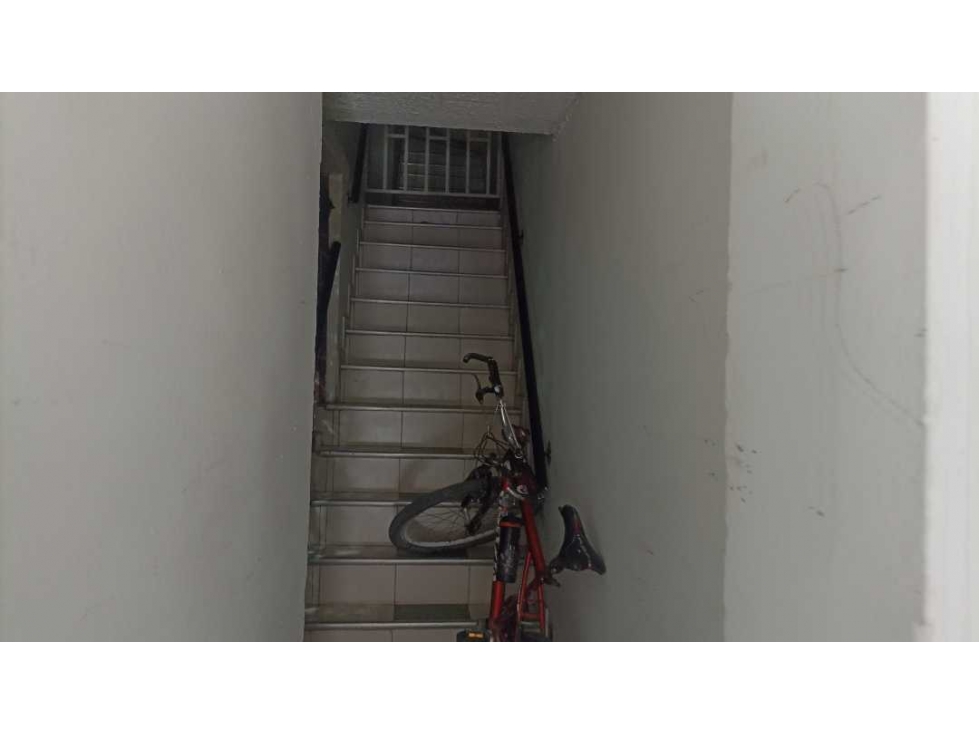 Vendo casa comercial rentable sobre avenida principal en bosa brasil — foto 5