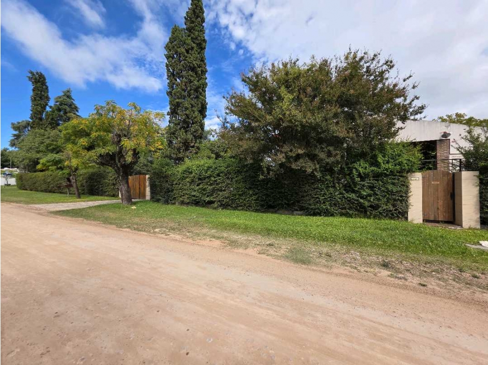 Vendo Casa con Amplio Parque en Concepción del Uruguay, Entre Ríos