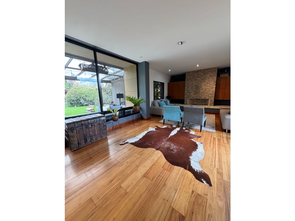 Vendo casa con amplio lote en Fontanar