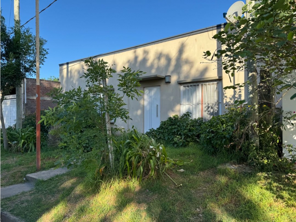 Vendo Casa Con Tres Locales en Caseros, Entre Ríos.