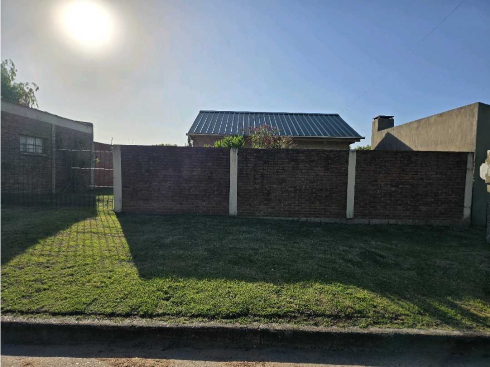 Vendo Casa Con Dos Dormitorios y Amplio Patio en Caseros, Entre Ríos. — foto 2
