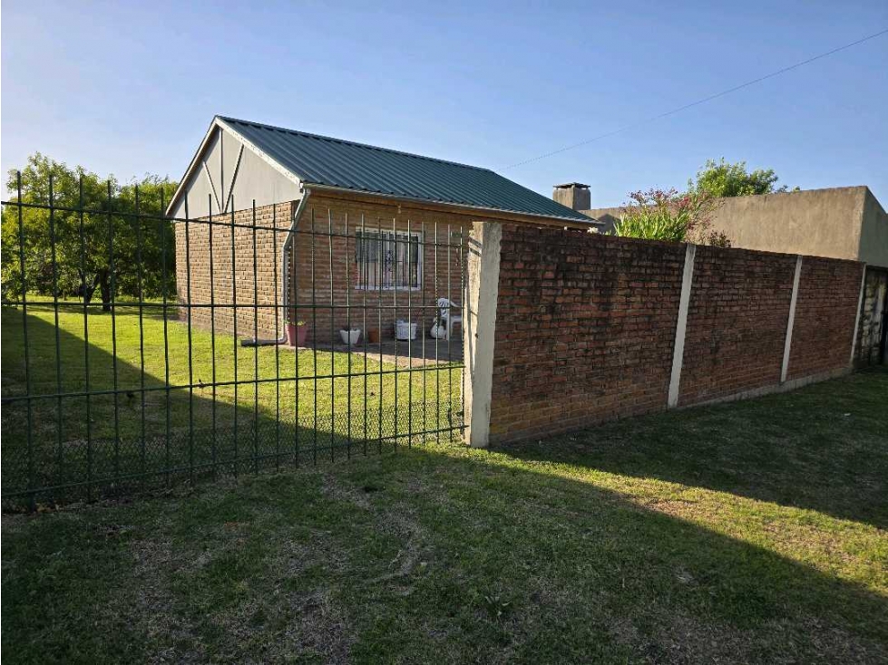 Vendo Casa Con Dos Dormitorios y Amplio Patio en Caseros, Entre Ríos. — foto 3