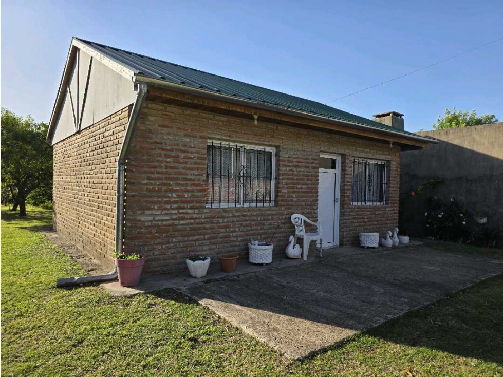 Vendo Casa Con Dos Dormitorios y Amplio Patio en Caseros, Entre Ríos. — foto 4