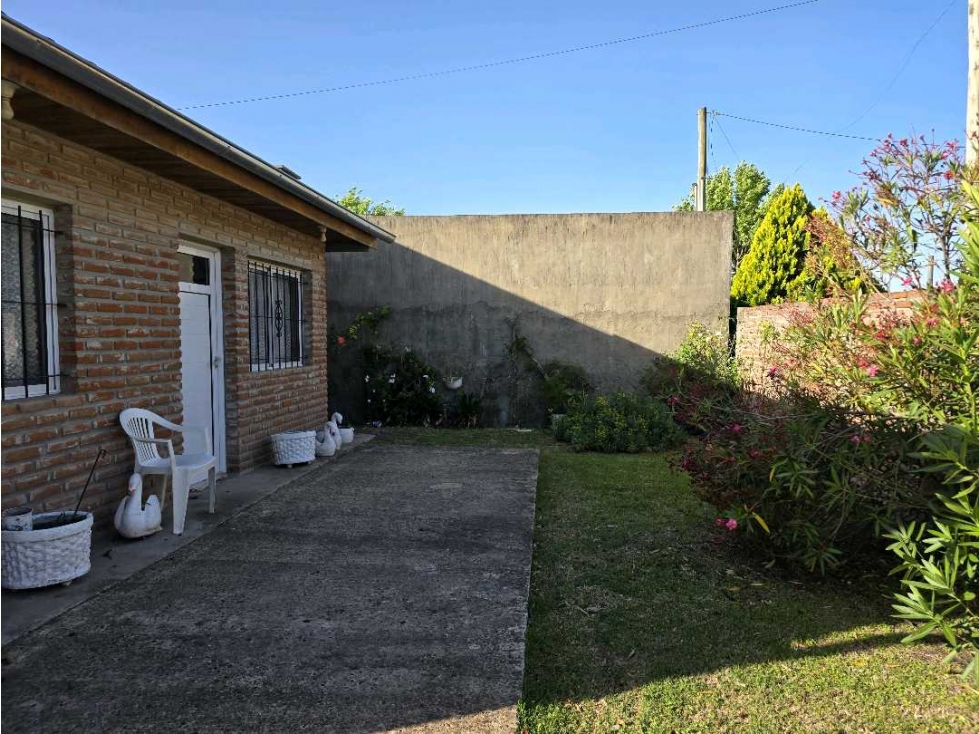 Vendo Casa Con Dos Dormitorios y Amplio Patio en Caseros, Entre Ríos. — foto 5