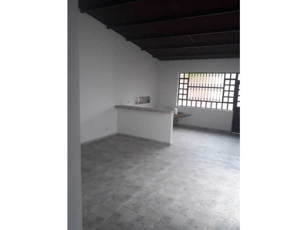 VENDO CASA CON EXCELENTES ACABADOS - 2