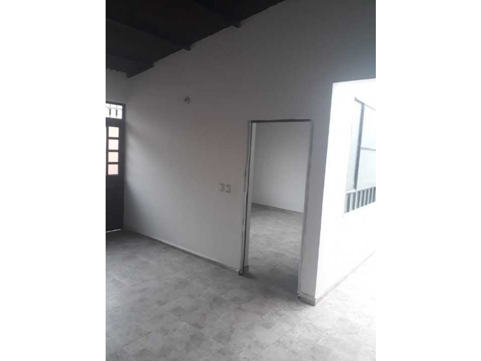 VENDO CASA CON EXCELENTES ACABADOS - 3