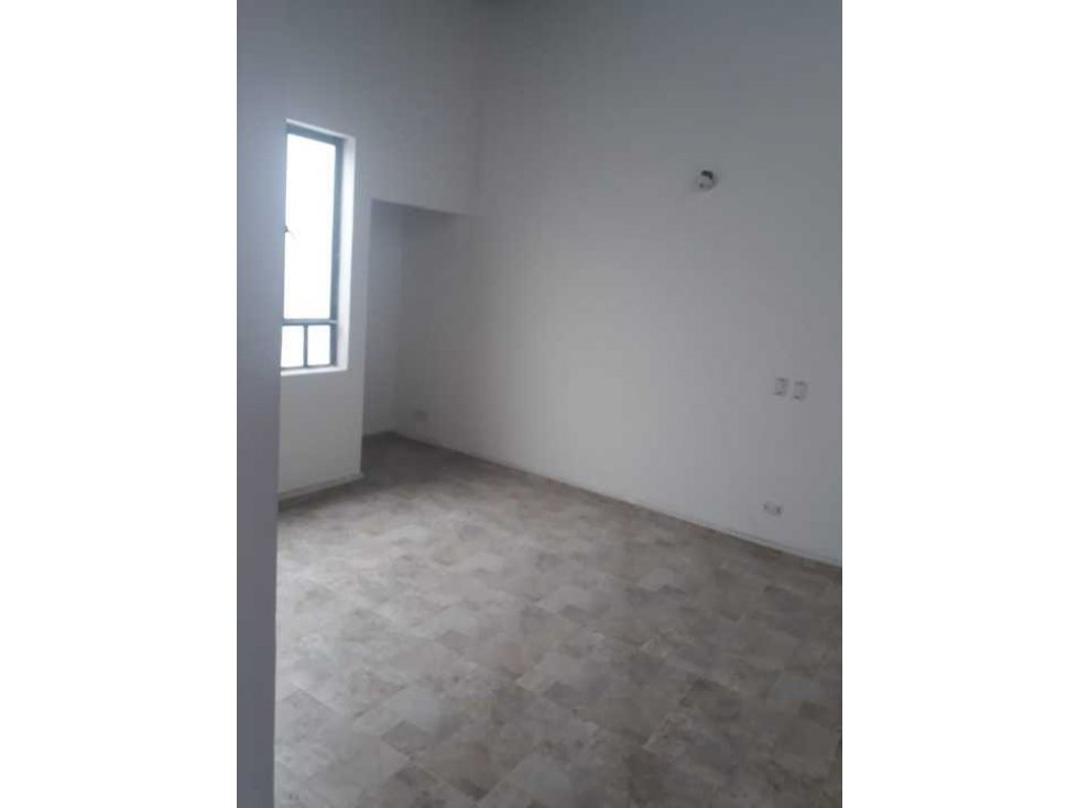 VENDO CASA CON EXCELENTES ACABADOS - 4