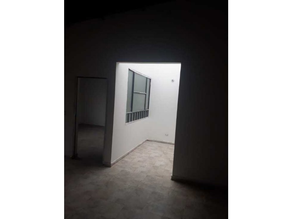 VENDO CASA CON EXCELENTES ACABADOS - 6