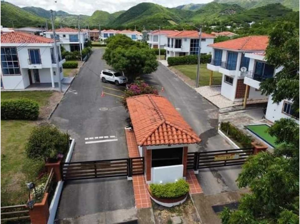 VENDO CASA CON PISCINA EN CONDOMINIO NARIÑO CUNDINAMARCA