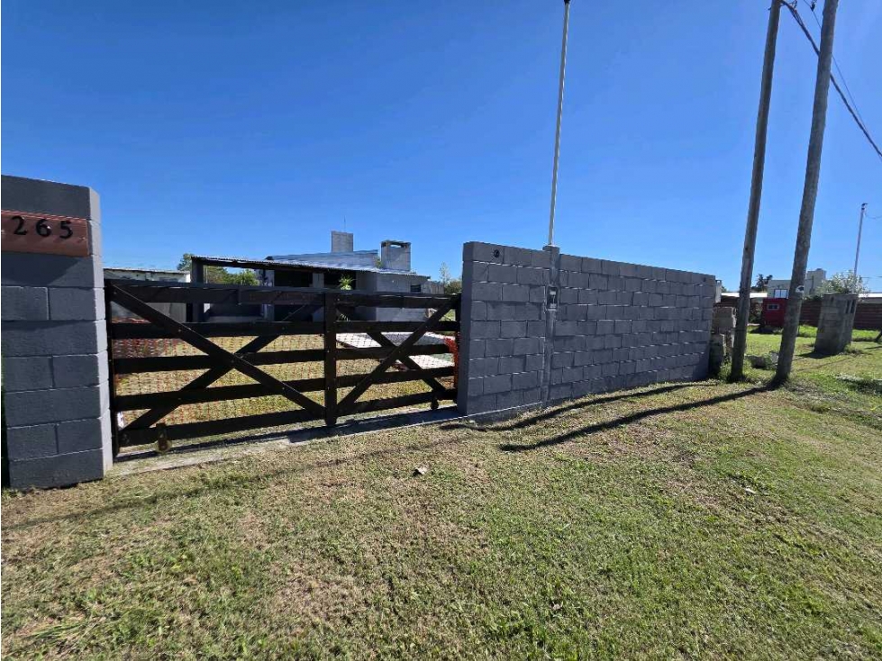 Vendo Casa con pileta en Pronunciamiento, Entre Ríos.