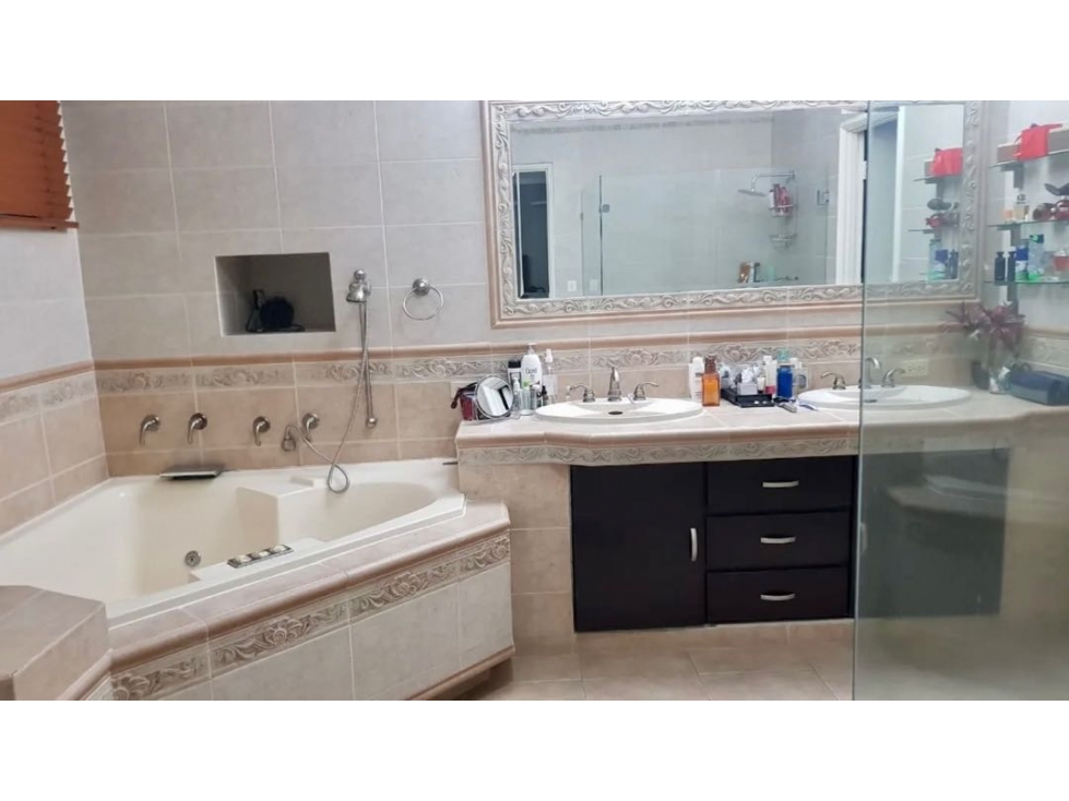 VENDO CASA CON PISCINA EN LA ALAMEDA — foto 5