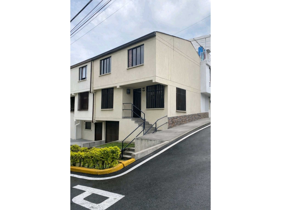 VENDO CASA ESQUINERA EN SAN LUIS CON RENTA PEREIRA