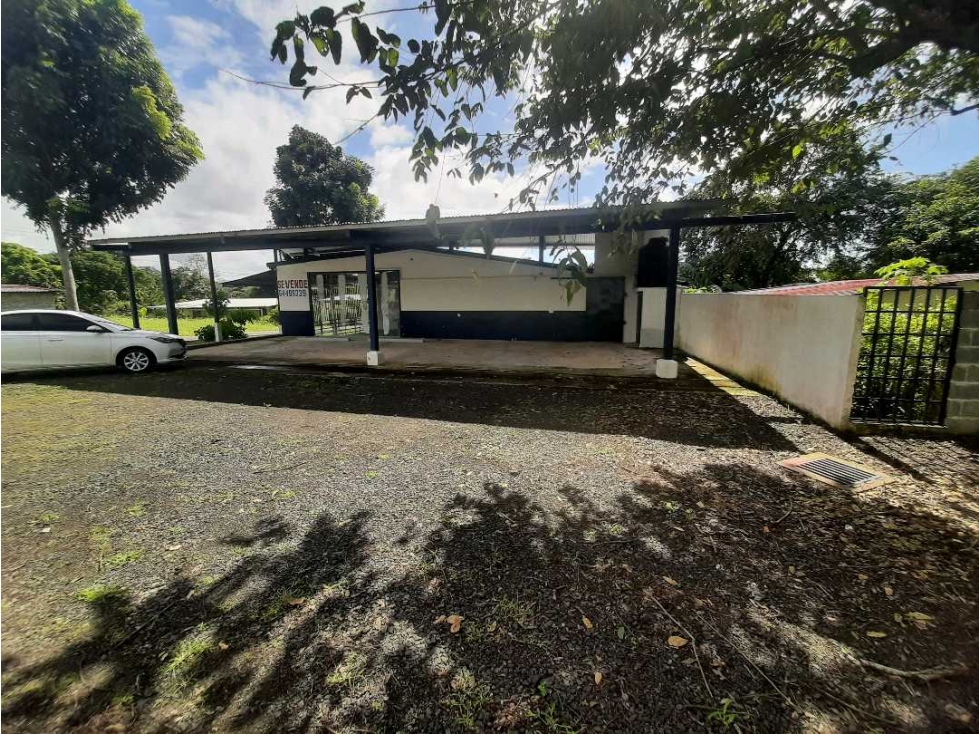 VENDO CASA CON TERRENO EN LA CHORRERA INDUSTRIAL - 1