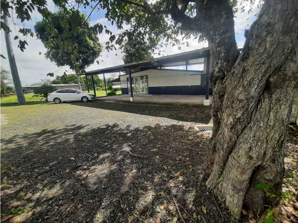 VENDO CASA CON TERRENO EN LA CHORRERA INDUSTRIAL - 2
