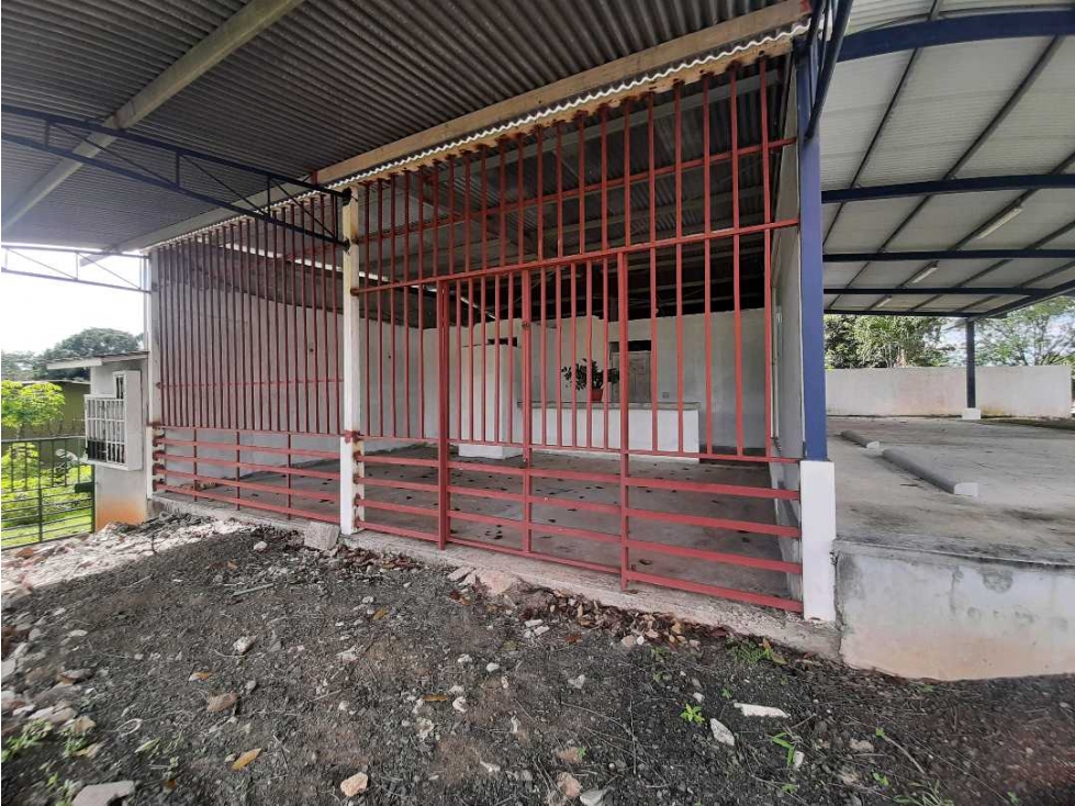 VENDO CASA CON TERRENO EN LA CHORRERA INDUSTRIAL - 5