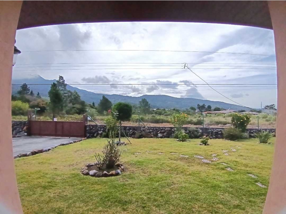 VENDO CASA CON VISTA A LAS MONTAÑAS ALTO BOQUETE