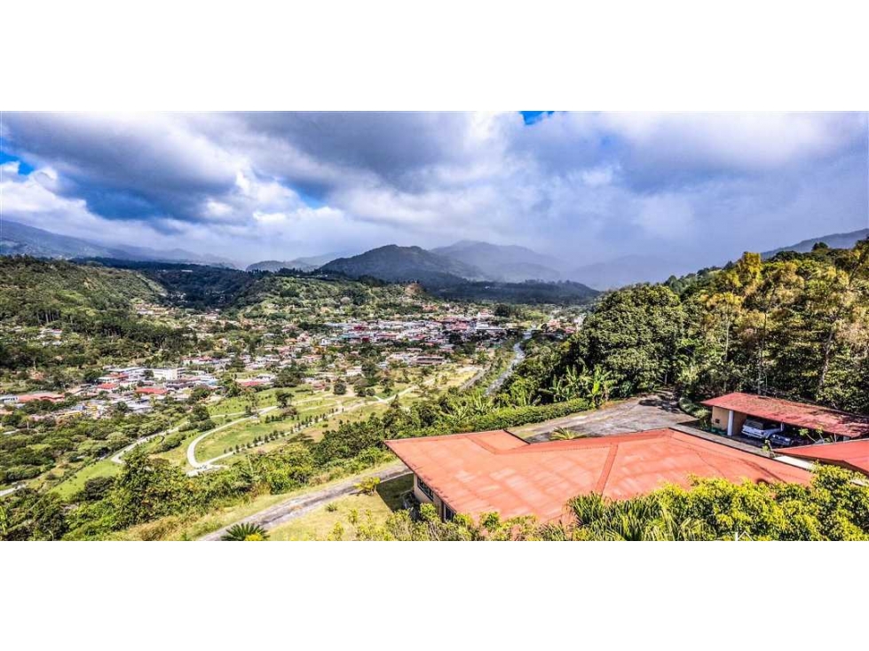 VENDO CASA CON VISTAS AL PUEBLO DE BOQUETE EN JARAMILLO - 3
