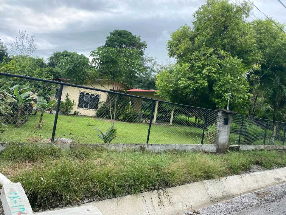 VENDO CASA DE 2400mts 3hab Boqueron - 2