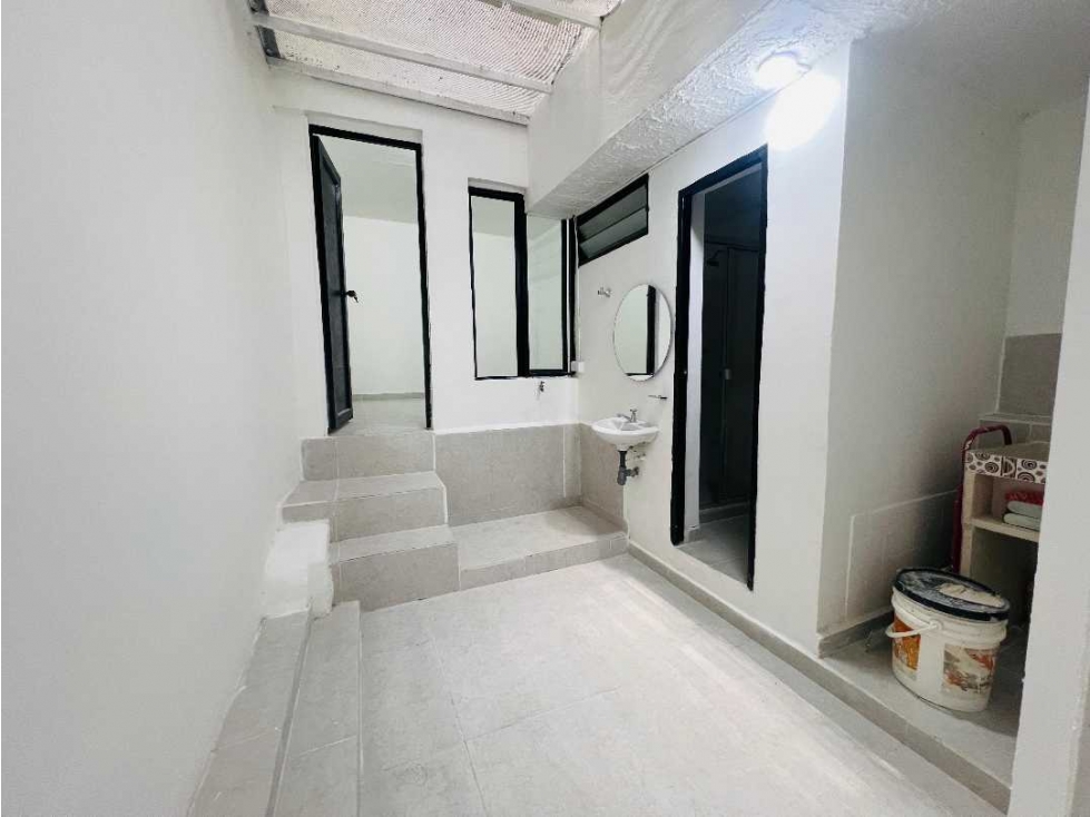 VENDO CASA DE 3 PISOS PISO 1 Y 2 INDEPENDIENTES EN EL CENTRO - 6