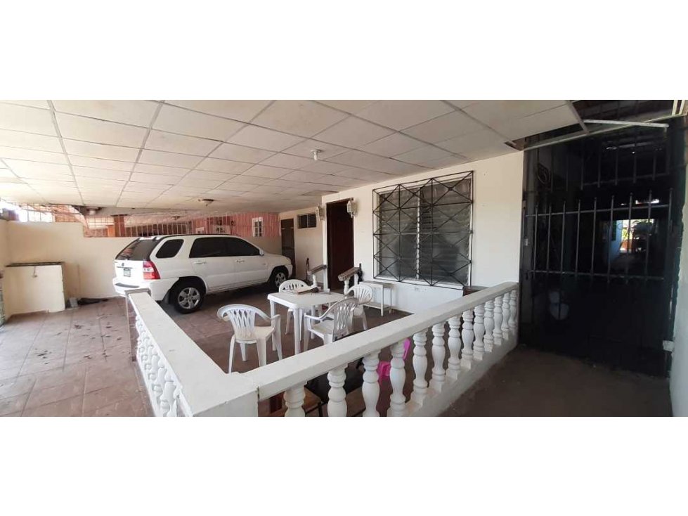 VENDO CASA DE 4HAB A SOLO 4MINUTOS AEROPUERTO en OFERTA